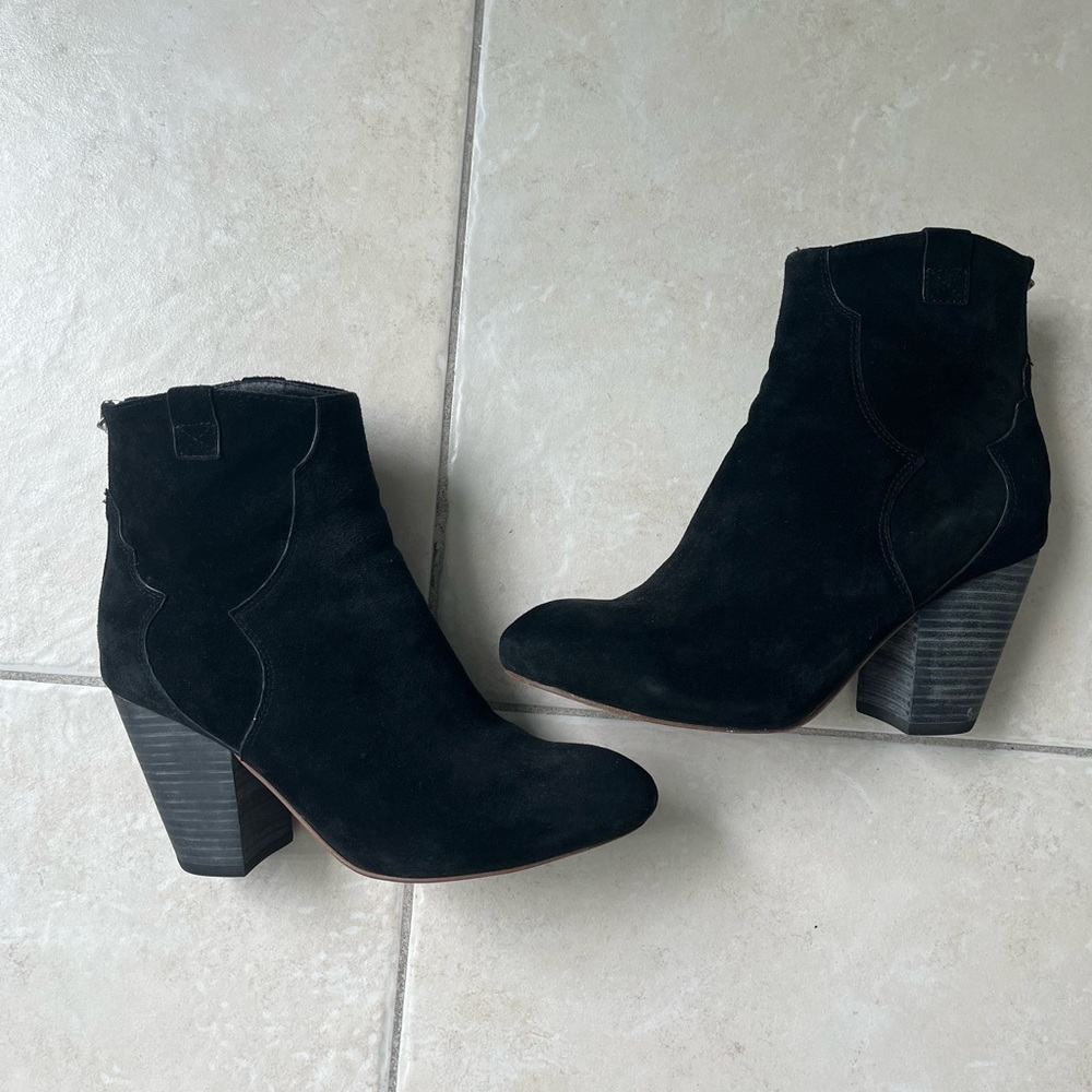 Raye suede ankle boots
Size 8